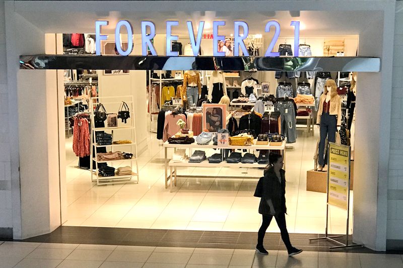 &copy; Reuters. FILE PHOTO: A shopper walks from a Forever 21 fashion retail store in downtown Toronto, Ontario, Canada September 30, 2019.  REUTERS/Chris Helgren