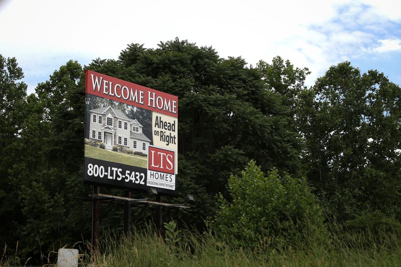 &copy; Reuters. FILE PHOTO: A sign advertises real estate in East Stroudsburg, Pennsylvania, U.S. June 20, 2018. REUTERS/Mike Segar