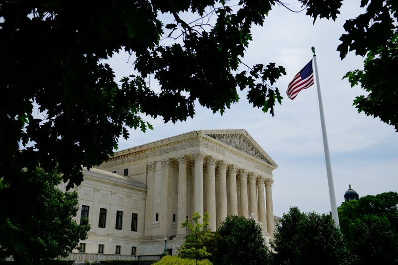 &copy; Reuters. FILE PHOTO: A general view of the U.S. Supreme Court in Washington, U.S. in Washington, U.S., May 22, 2021. REUTERS/Erin Scott/File Photo