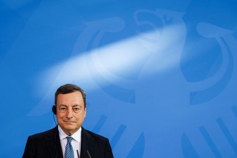 &copy; Reuters. FILE PHOTO: Italian Prime Minister Mario Draghi attends a news conference at the chancellery in Berlin, Germany, June 21, 2021.  Odd Andersen/Pool via REUTERS