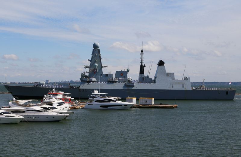 &copy; Reuters. British Royal Navy's Type 45 destroyer HMS Defender arrives at the Black Sea port of Odessa, Ukraine June 18, 2021. REUTERS/Sergey Smolentsev