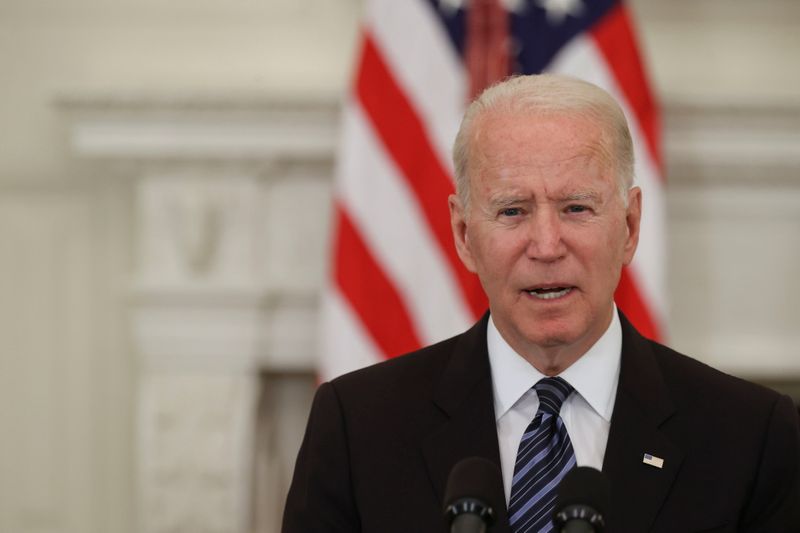 &copy; Reuters. El presidente de Estados Unidos, Joe Biden, pronuncia un discurso tras una mesa redonda con asesores sobre las medidas para reducir la violencia con armas de fuego en Estados Unidos, en la Casa Blanca, en Washington, Estados Unidos, el 23 de junio de 2021