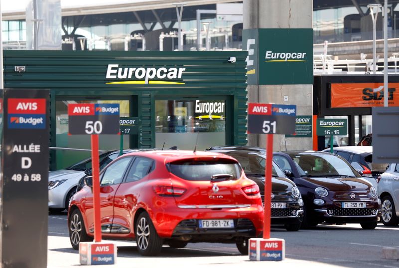 © Reuters. FILE PHOTO: Cars are seen at car rental companies Avis and Europcar outside Paris Charles de Gaulle airport in Roissy-en-France during the outbreak of the coronavirus disease (COVID-19) in France May 19, 2020. REUTERS/Charles Platiau/File Photo