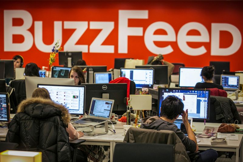 &copy; Reuters. FILE PHOTO: Buzzfeed employees work at the company's headquarters in New York January 9, 2014. REUTERS/Brendan McDermid