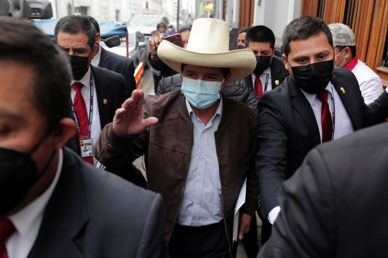 &copy; Reuters. El candidato presidencial de Perú, Pedro Castillo, llega a la sede del partido "Perú Libre" para una conferencia de prensa en Lima, Perú. 15 de junio de 2021. REUTERS/Sebastián Castañeda 