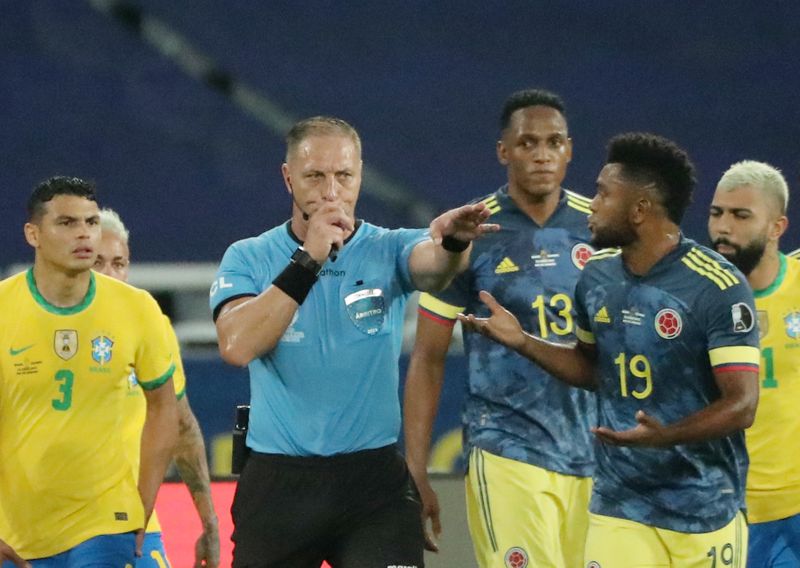 &copy; Reuters. Soccer Football - Copa America 2021 - Group B - Brazil v Colombia - Estadio Nilton Santos, Rio de Janeiro, Brazil - June 23, 2021 Colombia's Miguel Borja remonstrates with referee Nestor Pitana REUTERS/Sergio Moraes