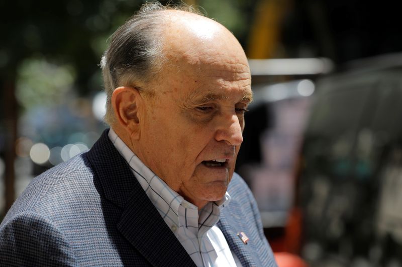 © Reuters. Former New York City Mayor Rudy Giuliani speaks to media outside his apartment building after suspension of his law license in Manhattan in New York City, New York, U.S., June 24, 2021. REUTERS/Andrew Kelly