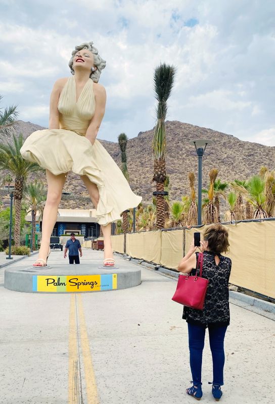 &copy; Reuters. A controversial statue of actress Marilyn Monroe stands in front of the Palm Springs Art Museum in Palm Springs, California, U.S. June 23, 2021.  REUTERS/Norma Galeana