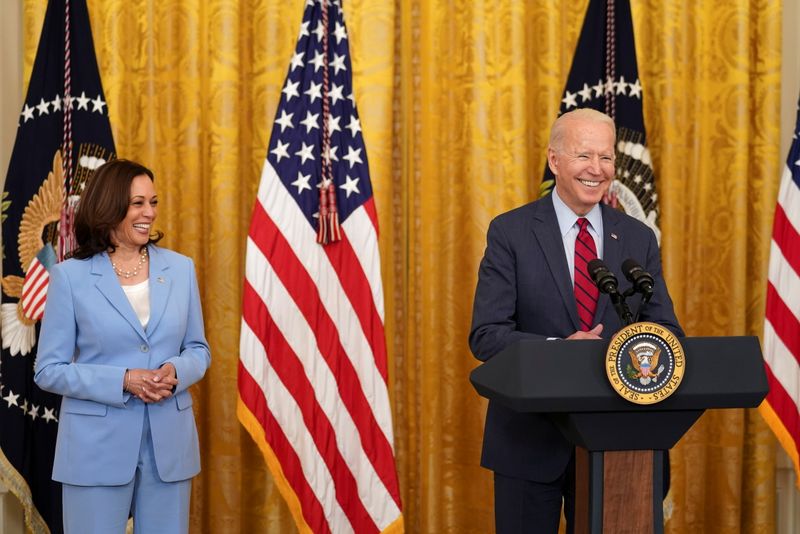&copy; Reuters. U.S. Vice President Kamala Harris stands next to U.S. President Joe Biden as he delivers remarks on the bipartisan infrastructure deal in the East Room of the White House in Washington, U.S., June 24, 2021. REUTERS/Kevin Lamarque