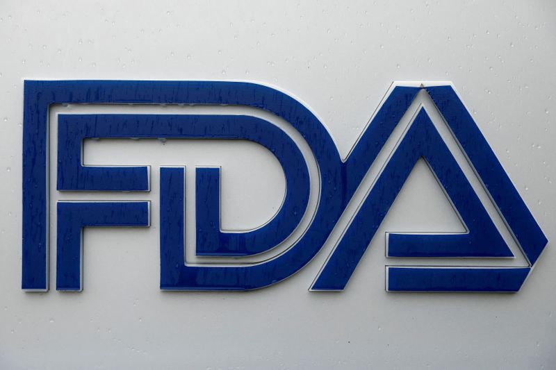 &copy; Reuters. FOTO DE ARCHIVO: El logotipo de la FDA en White Oak
