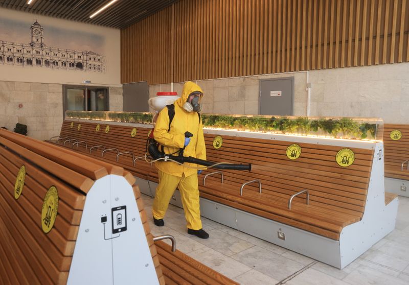 &copy; Reuters. Russia's Emergencies Ministry member wearing personal protective equipment (PPE) sprays disinfectant while sanitizing the Leningradsky railway station amid the outbreak of the coronavirus disease (COVID-19) in Moscow, Russia June 24, 2021. REUTERS/Tatyana