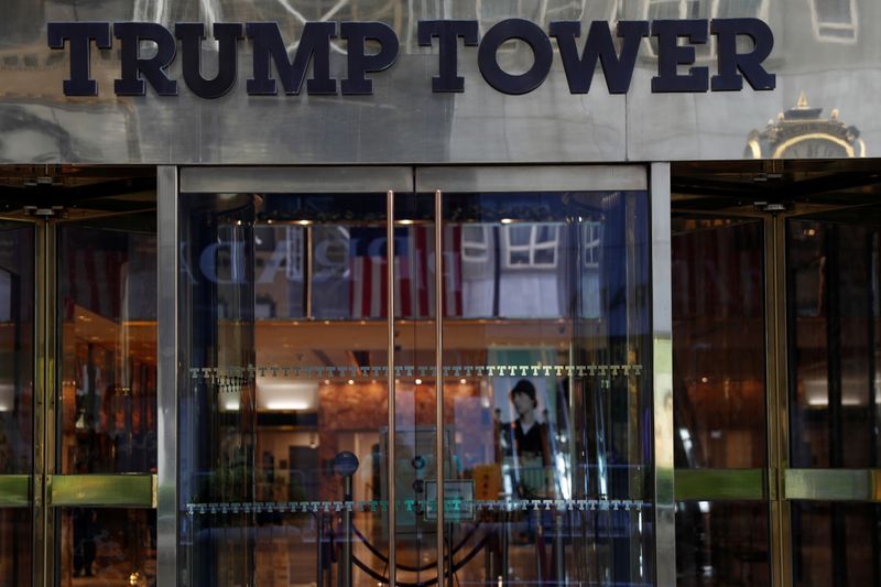 © Reuters. FILE PHOTO: The entrance to Trump Tower on 5th Avenue is pictured in the Manhattan borough of New York City, U.S., May 19, 2021. REUTERS/Shannon Stapleton