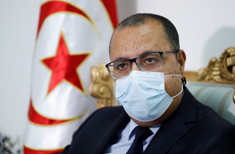 &copy; Reuters. Le Premier ministre tunisien, Hichem Méchichi, a été infecté par le nouveau coronavirus. /Photo prise le 30 avril 2021/REUTERS/Zoubeir Souissi