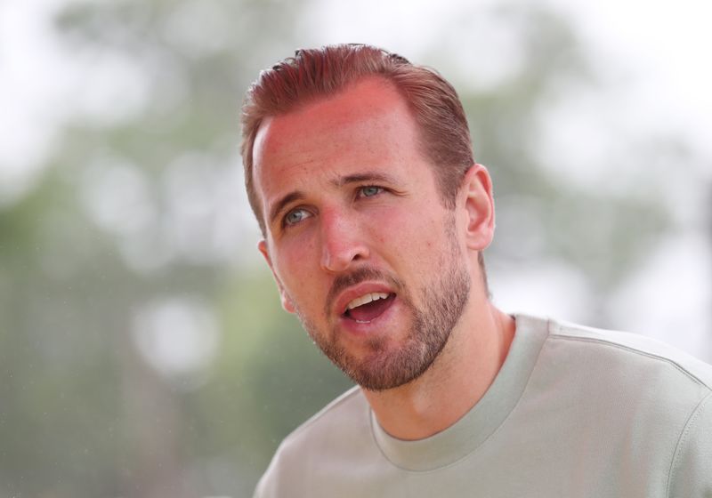 Soccer-England's Kane dismisses criticism, aims to fire in knockout rounds