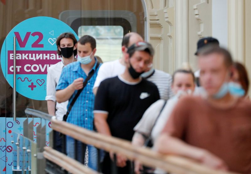 &copy; Reuters. Une région du centre de la Russie a suspendu samedi pour deux jours sa campagne de vaccination faute de doses disponibles, ont fait savoir les autorités alors que le pays fait face à un nombre croissant de cas à un niveau jamais vu depuis la mi-janvie