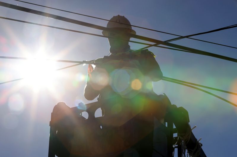 'It's unbearable': U.S. Pacific Northwest swelters in heat wave