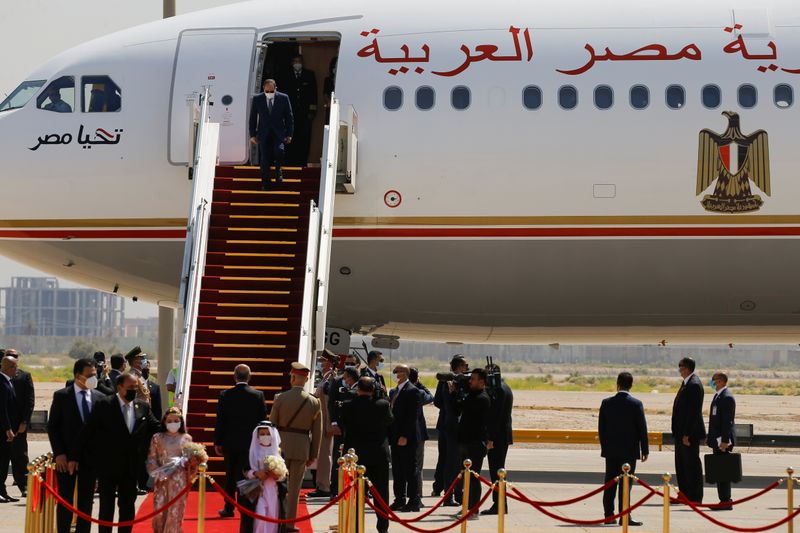&copy; Reuters. الرئيس المصري عبد الفتاح السيسي لدى وصوله العاصمة العراقية بغداد يوم 27 يونيو حزيران 2021. تصوير: خالد الموصلي - رويترز  