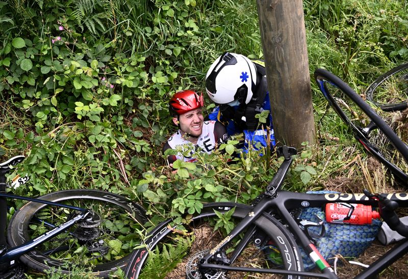 &copy; Reuters. La gendarmerie du Finistère a lancé un appel à témoin après la chute samedi du peloton du Tour de France. /Photo prise le 26 juin 2021/REUTERS/Anne-Christine Poujoulat