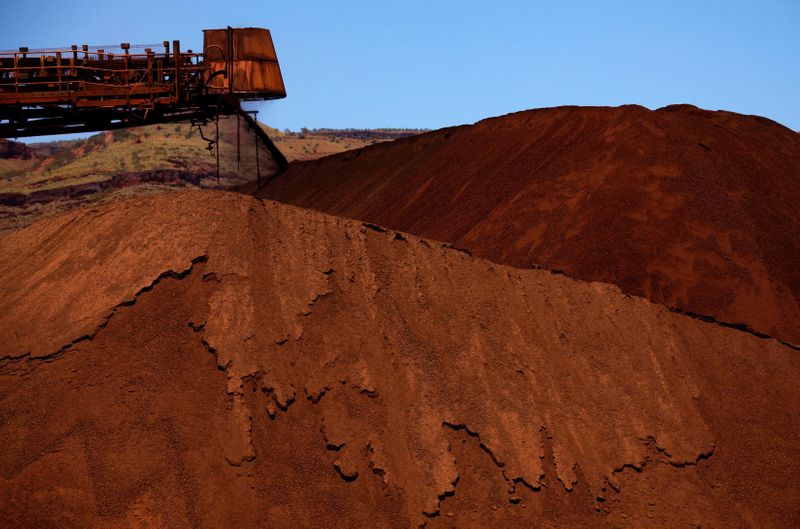&copy; Reuters. FILE PHOTO: A stacker unloads iron ore onto a pile at a mine located in the Pilbara region of Western Australia December 2, 2013. REUTERS/David Gray/File Photo