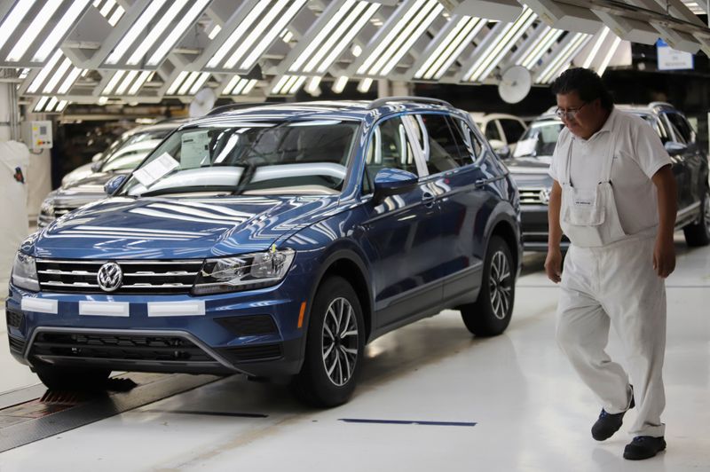 &copy; Reuters. FILE PHOTO: Volkswagen Tiguan cars are pictured in a production line at company's assembly plant in Puebla, Mexico, July 10, 2019. Picture taken on July 10, 2019. REUTERS/Imelda Medina