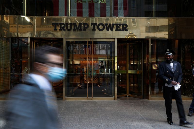 &copy; Reuters. FILE PHOTO: The entrance to Trump Tower on 5th Avenue is pictured in the Manhattan borough of New York City, U.S., May 19, 2021. REUTERS/Shannon Stapleton