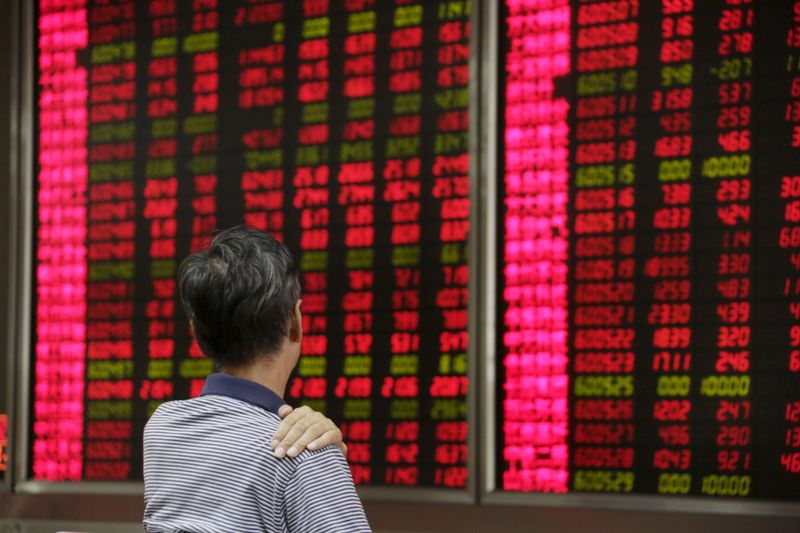 &copy; Reuters. FILE PHOTO: An investor looks at an electronic board showing stock information at a brokerage house in Beijing, August 27, 2015. REUTERS/Jason Lee