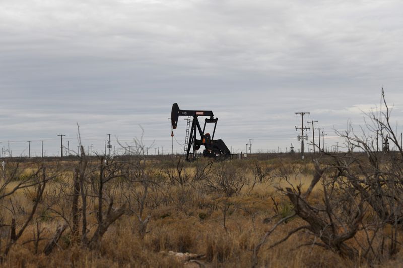 &copy; Reuters. A pump jack operates in the Permian Basin oil and natural gas production area near Odessa, Texas, U.S., February 10, 2019. Picture taken February 10, 2019.    REUTERS/Nick Oxford/Files