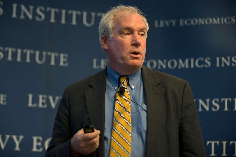 &copy; Reuters. The Federal Reserve Bank of Boston's President and CEO Eric S. Rosengren speaks during the "Hyman P. Minsky Conference on the State of the U.S. and World Economies", in New York, April 17, 2013. REUTERS/Keith Bedford (UNITED STATES - Tags: BUSINESS POLITI