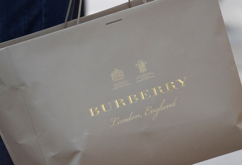 &copy; Reuters. Le directeur général de Burberry, Marco Gobbetti, quittera la marque de mode britannique après avoir occupé ce poste pendant plus de quatre ans pour prendre la tête du groupe de luxe italien Salvatore Ferragamo, ont annoncé les deux entreprises lund