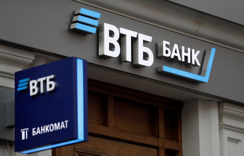 &copy; Reuters. Logos are on display outside a branch of VTB bank in Moscow, Russia May 30, 2019. REUTERS/Evgenia Novozhenina