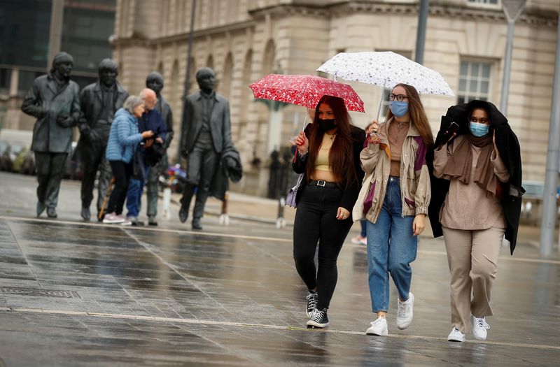 &copy; Reuters. FILE PHOTO: Students Sophie Langford, Emily Campbell and Tamzida Begun walk to the mass vaccine centre at Liverpool Pier Head that is offering walk in visits for the coronavirus (COVID-19) vaccine in Liverpool, Britain, June 23, 2021.  REUTERS/Jason Cairn