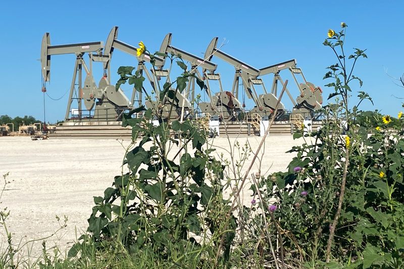 &copy; Reuters. Atividades de extração de petróleo no condado de Karnes, Texas (EUA) 
18/05/2020
REUTERS/Jennifer Hiller
