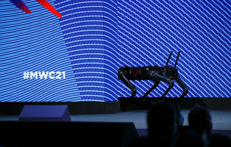 &copy; Reuters. A Verizon's robot is seen during the Mobile World Congress (MWC) in Barcelona, Spain, June 28, 2021. REUTERS/Albert Gea