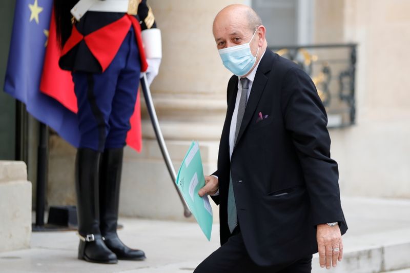 &copy; Reuters. وزير الخارجية الفرنسي جان إيف لو دريان في باريس يوم 25 يونيو حزيران 2021. تصوير: سارة ميسونييه - رويترز  
