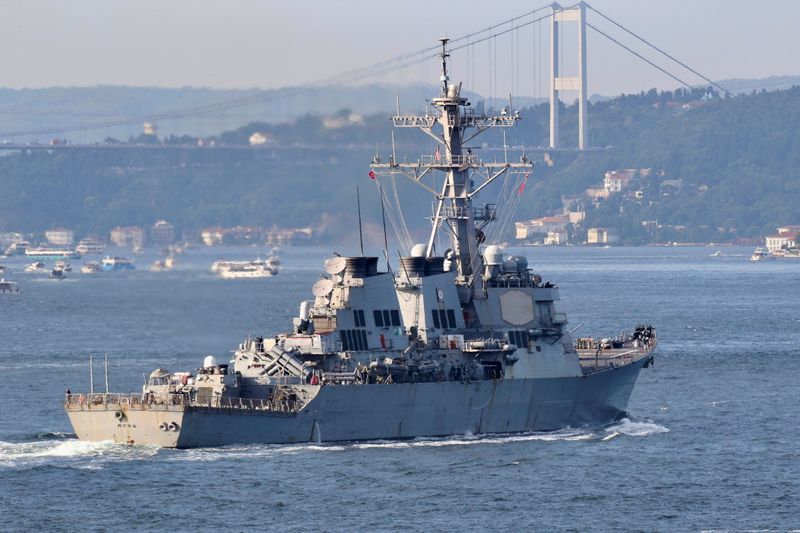 &copy; Reuters. O USS Ross navega no estreito de Bósforo a caminho do Mar Negro
26/06/2021
REUTERS/Yoruk Isik