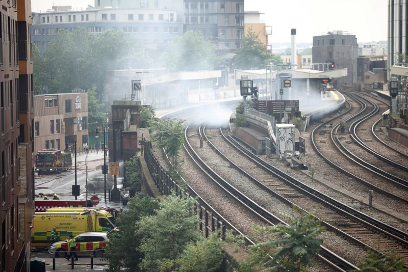 &copy; Reuters. Incêndio perto da estação de trem Elephant and Castle em Londres, Reino Unido
28/06/2021 REUTERS/Henry Nicholls