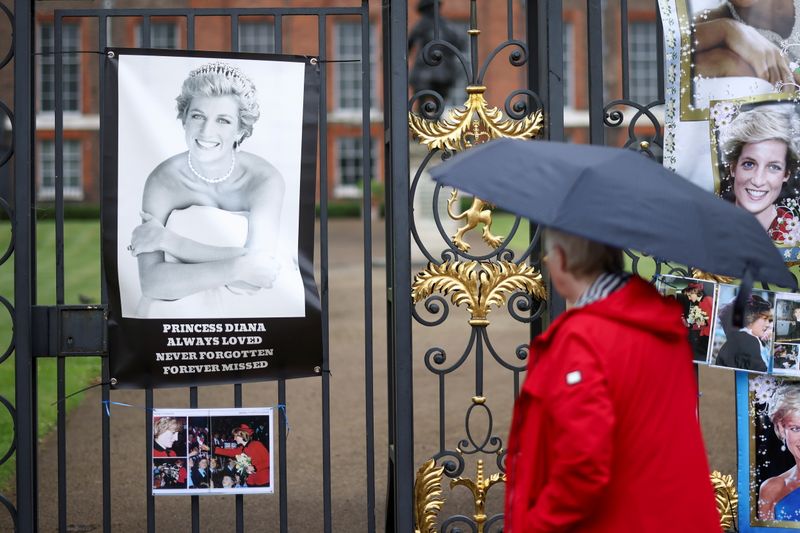 &copy; Reuters. A person looks at tributes for Britain's Princess Diana, outside Kensington Palace in London, Britain June 28, 2021. REUTERS/Henry Nicholls