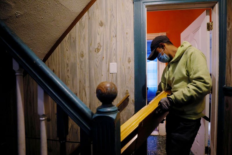 © Reuters. FILE PHOTO: Workers remove the furniture left by a renter who was evicted after a 48-hours notice for violating the terms of her lease in Chelsea, Massachusetts, U.S., March 29, 2021.    REUTERS/Brian Snyder/File Photo