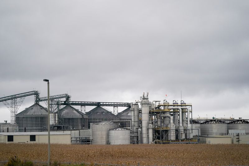 &copy; Reuters. FILE PHOTO: POET Biorefining plant in Cloverdale, Indiana, U.S. October 29, 2019. REUTERS/Bryan Woolston/File Photo