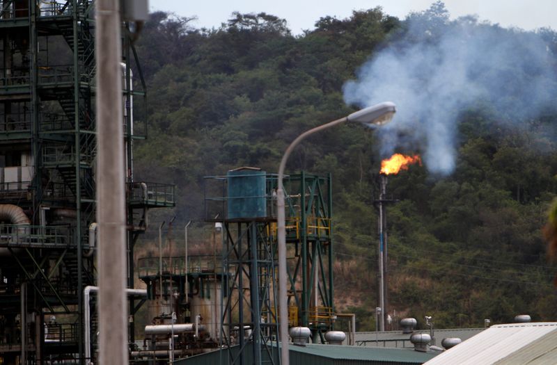 &copy; Reuters. A view shows the Ecuador's state-run Esmeraldas refinery complex in Esmeraldas, Ecuador, August 15, 2017, REUTERS/Daniel Tapia