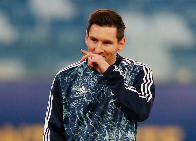 &copy; Reuters. Jun 28, 2021 
Foto del lunes del capitán de Argentina, Lionel Messi, en el calentamiento antes del partido con Bolivia por la Copa América. 
REUTERS/Rodolfo Buhrer