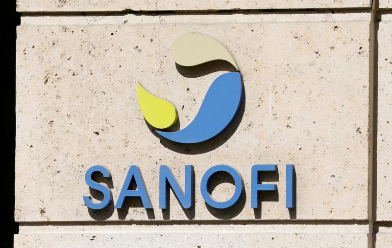 &copy; Reuters. FILE PHOTO: The logo of Sanofi is seen at the company's headquarters in Paris, France, April 24, 2020.  REUTERS/Charles Platiau