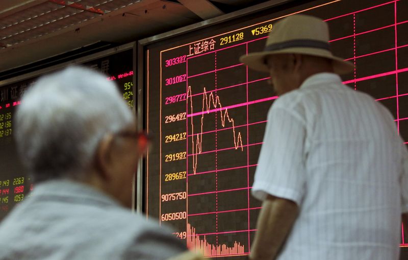 &copy; Reuters. An investor pasts an electronic board showing stock information of Shanghai Stock Exchange Composite Index at a brokerage house in Beijing, August 26, 2015. Asian shares struggled on Wednesday as investors feared fresh rate cuts in China would not be enou
