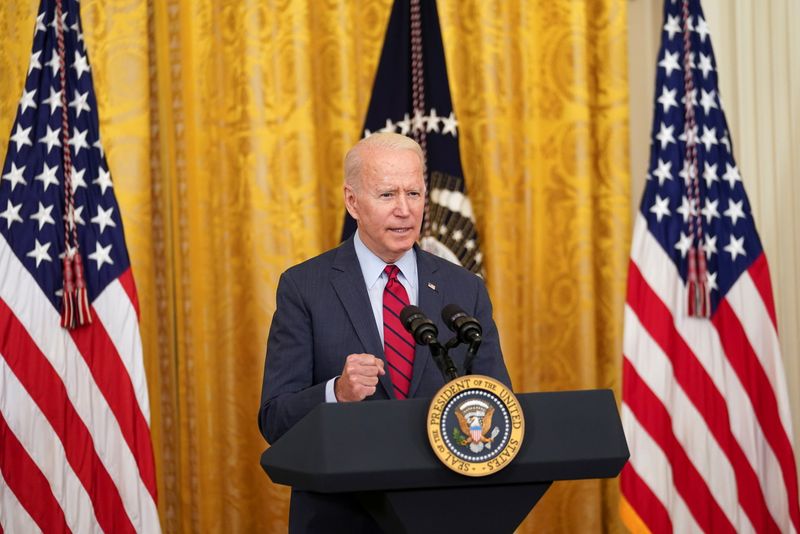 &copy; Reuters. FILE PHOTO: U.S. President Joe Biden delivers remarks on the bipartisan infrastructure deal in the East Room of the White House in Washington, U.S., June 24, 2021. REUTERS/Kevin Lamarque