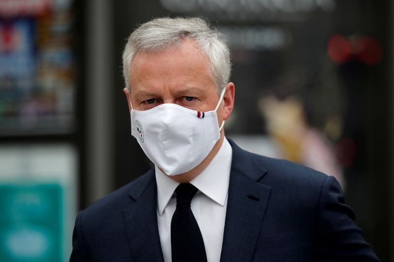 &copy; Reuters. FILE PHOTO: French Economy and Finance Minister Bruno Le Maire visits a cafe during preparations for the reopenning of restaurants and bars in Paris as part of an easing of the country's lockdown restrictions amid the coronavirus disease (COVID-19) outbre