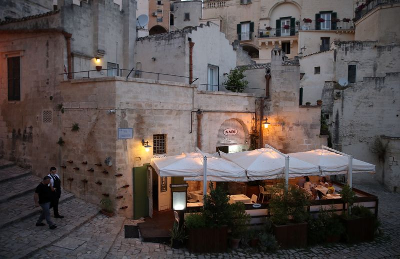 &copy; Reuters. People sit at a restaurant in Matera, Italy, June 28, 2021. Picture taken June 28, 2021. REUTERS/Yara Nardi