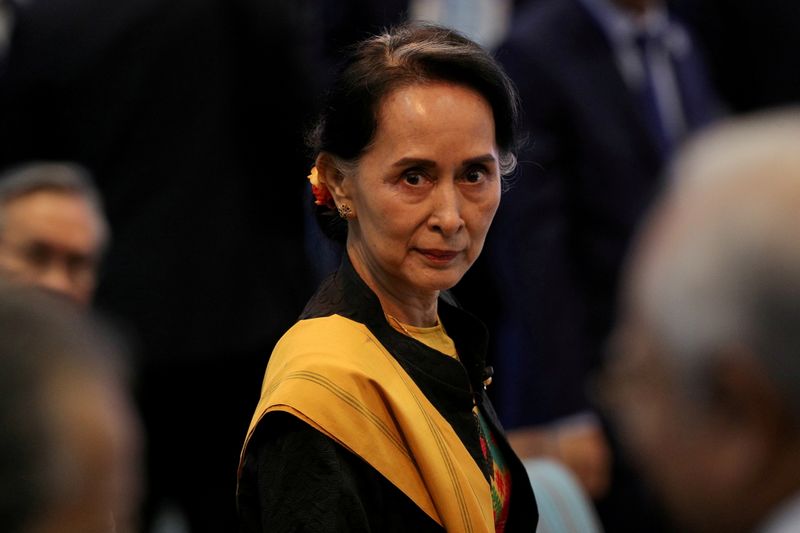 &copy; Reuters. زعيمة ميانمار أونج سان سو تشي تحضر جلسة افتتاحية لقمة لدول رابطة جنوب شرق آسيا (آسيان) في مانيلا بالفلبين. صورة من أرشيف رويترز.