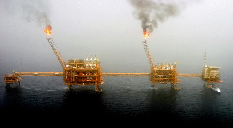 &copy; Reuters. Campos de petróleo em Soroush, no Golfo Pérsico
25/7/2005  REUTERS/Raheb Homavandi