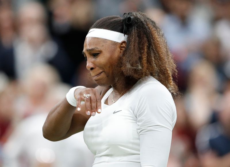 Tennis-Wimbledon ends in tears for injured Serena
