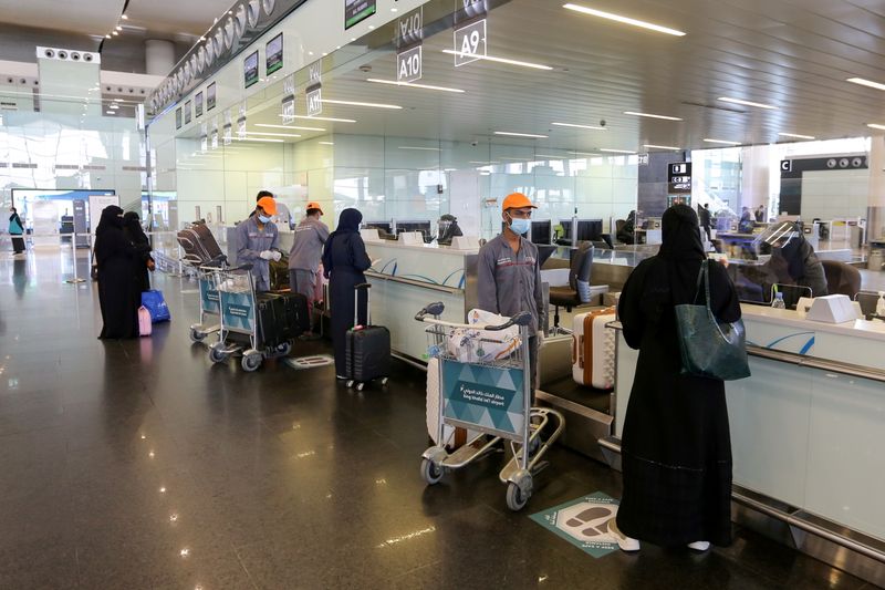 &copy; Reuters. FILE PHOTO: Passengers talk to airline employees at Riyadh International Airport, after Saudi Arabia reopened domestic flights, following the outbreak of the coronavirus disease (COVID-19), in Riyadh, Saudi Arabia May 31, 2020. REUTERS/Ahmed Yosri/File Ph